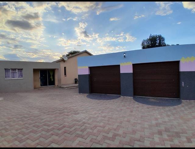 3 BEDROOM HOUSE FOR SALE IN OOS EINDE